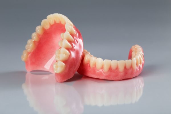 uhod-za-semnymi-zubnymi-protezami[1]
